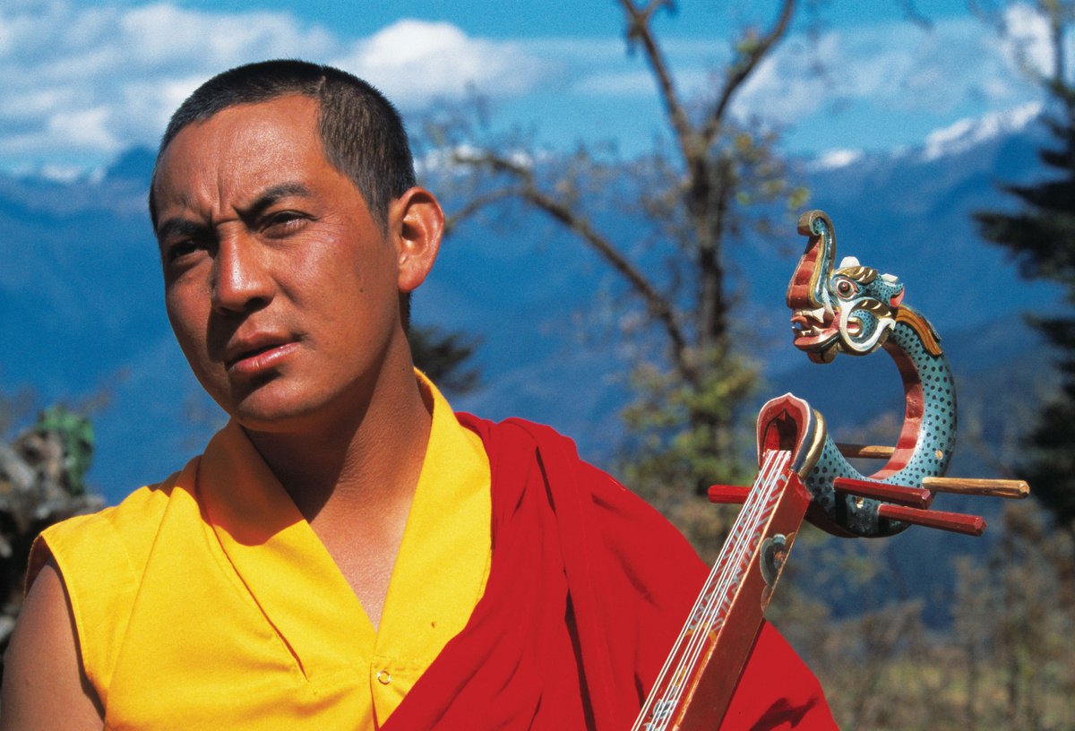 Podróżnicy i magowie, reż. Khyentse Norbu, Bhutan 2003