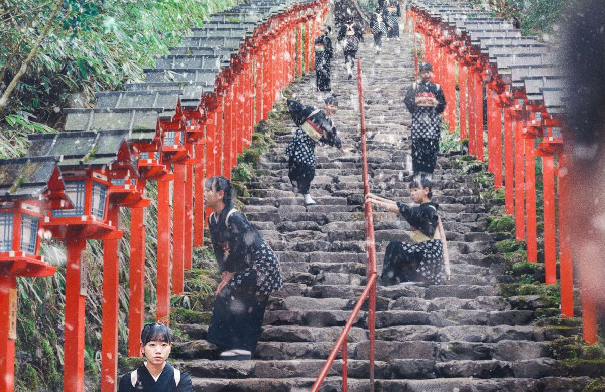 Kadr z filmu "Nad rzeką bez końca"